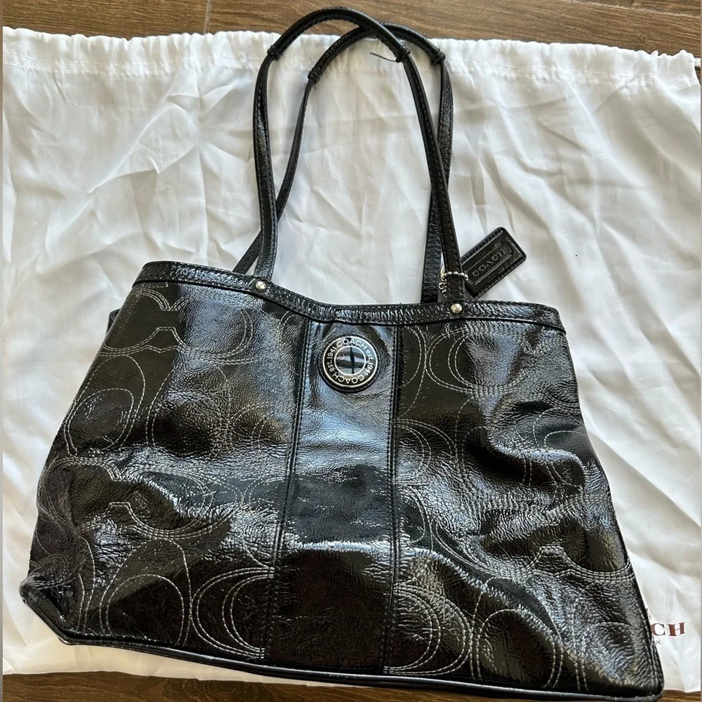 Coach Black Patent Leather Logo Kiss Lock Carryall Purse Bag Stitched C
